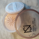 Swatch de HeleneDeDole : Poudre Libre effet matifiant, Miss Europe