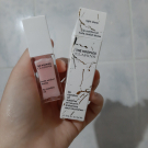 Swatch de YOjo : Eclat Minute Huile Confort Lèvres, Clarins