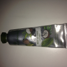 Swatch de Ayaaaa : Crème mains sensuelle Noix de Coco, Yves Rocher