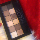 Swatch de Fannypolgas : Palette ombre à paupières The Nudes, Maybelline New York