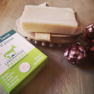 Swatch de cefer : Véritable savon au lait d'ânesse - pétales de pivoine et huile de noyaux d'abricot, Laboratoire Paysane