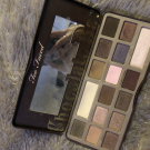 Swatch de Mummyfraise : Chocolate bar - Palette de fards à paupières, Too Faced