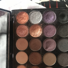 Swatch de Alyvu : Ultra 32 Shade Eyeshadow Palette, Makeup Revolution