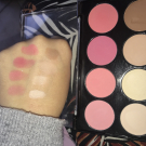 Swatch de Alyvu : Shape & Blush Palette, Action