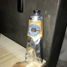 Swatch de debbychico : Crème Mains Karité, L'Occitane