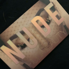 Swatch de Cassou30390 : The New Nude Palette - Palette de fards à paupières, Huda Beauty