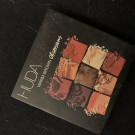 Swatch de Cassou30390 : Essentials Eye Palette - Palettes d'ombres à paupières, Huda Beauty