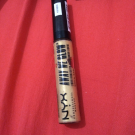 Swatch de Titidu1313 : Away We Glow - Illuminateur de Teint Liquide, NYX