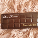 Swatch de ccKedii : Chocolate bar - Palette de fards à paupières, Too Faced
