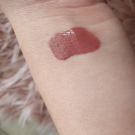 Swatch de ccKedii : Liquid Suede Rouge à Lèvres Crème, NYX