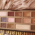 Swatch de ccKedii : Chocolate bar - Palette de fards à paupières, Too Faced