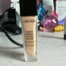 Swatch de thoura : Teint Idole Ultra Wear, Lancôme