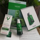 Swatch de anissafraise : Normaderm Phytosolution soin quotidien double-correction, Vichy