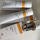 Swatch de drosebonbon : Routine Peaux Sensibles, Dr. Hauschka