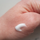 Swatch de Gabhy : Fleur d'Osmanthus - Crème Mains et Ongles, Roger&Gallet