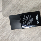 Swatch de Infinity2218 : Perfection Lumière Velvet Teint Effet Flouteur SPF 15, Chanel