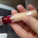 Swatch de MISS B : Instant Anti Age l'Effaceur Yeux, Maybelline New York