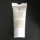 Swatch de Sirineeeee : Touche Éclat Le Teint - Fond de Teint, Yves Saint Laurent