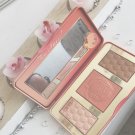 Swatch de -G'odt- : Sweet Peach Glow Kit - Trio Glow, Too Faced