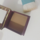 Swatch de -G'odt- : Hoola - Poudre Soleil, Benefit Cosmetics