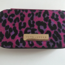 Swatch de -G'odt- : Cat's meow, Marc Jacobs