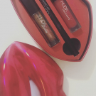 Swatch de -G'odt- : Lip Set - Coffret Contour & Strobe Lèvres, Huda Beauty