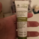 Swatch de Daphnemrc : Gommage végétal poudre d'abricot, Yves Rocher