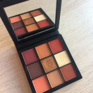 Swatch de GuntilipsSkincare : Essentials Eye Palette - Palettes d'ombres à paupières, Huda Beauty