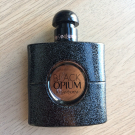 Swatch de GuntilipsSkincare : Black Opium Eau de parfum, Yves Saint Laurent