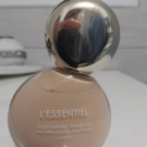Swatch de minimeuf : L'Essentiel - Fond de teint éclat naturel tenue 16h - IP 20, Guerlain