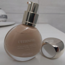 Swatch de minimeuf : L'Essentiel - Fond de teint éclat naturel tenue 16h - IP 20, Guerlain