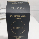 Swatch de minimeuf : L'Essentiel - Fond de teint éclat naturel tenue 16h - IP 20, Guerlain