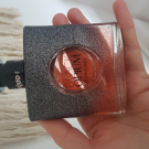 Swatch de Lilyden : Black Opium Eau de parfum, Yves Saint Laurent