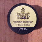 Swatch de Ninize : Crème Protectrice Pieds Chanvre, The Body Shop