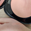Swatch de Infinity2218 : O!Mega Glaze All-Over Foil Luminizer, Marc Jacobs Beauty
