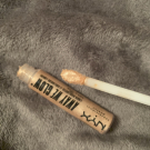 Swatch de Mmbeautyy : Away We Glow - Illuminateur de Teint Liquide, NYX