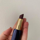 Swatch de perle09 : Pure Color Envy - Rouge sculptant, Estée Lauder