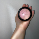 Swatch de perle09 : Poudre Highlighter Extra dimension, Mac