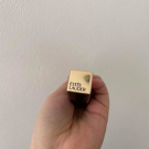 Swatch de perle09 : Pure Color Envy - Rouge sculptant, Estée Lauder