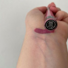 Swatch de perle09 : Everlasting Liquid Lipstick - Rouge à lèvres liquide, KAT VON D BEAUTY