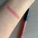 Swatch de GuntilipsSkincare : Le Crayon Rouge à Lèvres, Avril