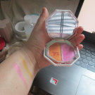 Swatch de fanninès : Killawatt Freestyle Highlighter - Enlumineur, Fenty Beauty by Rihanna