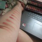 Swatch de fanninès : Naked Cherry - Palette de fards à paupières, Urban Decay