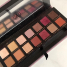 Swatch de e.a.s.beauty : Modern Renaissance - Palette de fards à paupières, Anastasia Beverly Hills