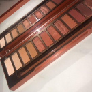 Swatch de e.a.s.beauty : Naked Heat Palette de fards à paupières, Urban Decay