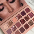 Swatch de e.a.s.beauty : The New Nude Palette - Palette de fards à paupières, Huda Beauty