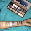 Swatch de Noha ama : Chocolate bar - Palette de fards à paupières, Too Faced
