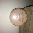 Swatch de vaya.louise : Stay Matte Poudre compacte Matifiante, Rimmel London
