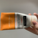 Swatch de homebeauty : Visibly clear spot proof nettoyant et masque 2 -en- 1, Neutrogena