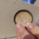 Swatch de AliceMerveilles : Poudre Compacte BIO 01 Beige Diaphane, Boho Green